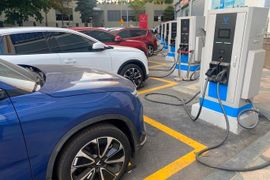 Thị trường ô tô điện Việt Nam trước đề xuất hỗ trợ người dùng 1.000 USD: Dự báo đạt mốc 1 triệu xe trong 5 năm, vấn đề trạm sạc là rào cản lớn