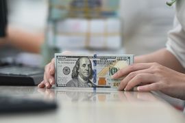 Tỷ giá trung tâm rời khỏi mốc cao lịch sử
