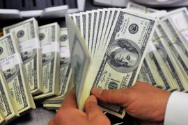 Tỷ giá USD/VND tăng trở lại, giá vàng kéo dài đà giảm