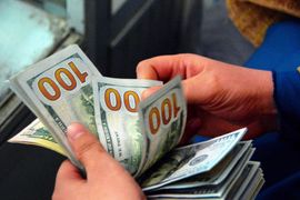 Tỷ giá USD/VND đi xuống, giá vàng nhẫn giảm sâu