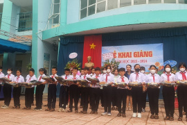 Điền Gia tiếp sức cho các em học sinh có hoàn cảnh khó khăn