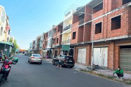 Chuyện ngược đời: Môi giới liên tục "hùa nhau" với người mua vào "ép giá" chủ nhà