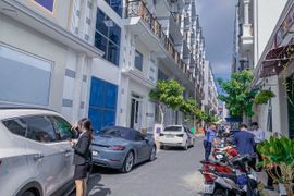 Xuất hiện động thái "săn mồi lạ" của giới đầu tư địa ốc: Đã rất ưng nhưng chưa vội mua, "nắm được thóp" chủ nhà không thể gồng tiếp, cò cưa bớt thêm được 4 tỉ đồng