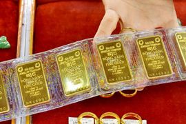 Vàng miếng SJC "đóng băng" hàng loạt