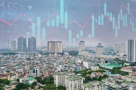VN-Index “bốc hơi” gần 5 điểm, loạt cổ phiếu địa ốc bất ngờ hút khách
