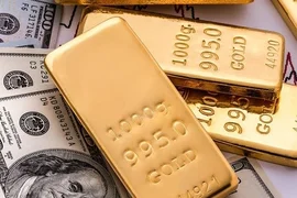 Giá vàng giảm trước áp lực từ lợi suất trái phiếu và tỷ giá USD