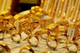 Giá vàng lao dốc, vàng miếng SJC "một mình một hướng" bất chấp xu thế