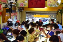 Giá vàng bốc hơi 8 triệu đồng, chuyên gia dự báo "xu hướng tích cực"
