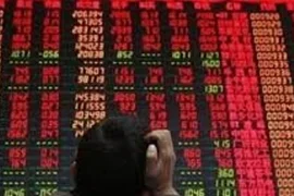 Thị trường “chìm” trong sắc đỏ, VN-Index rơi về sát mốc 1.230 điểm