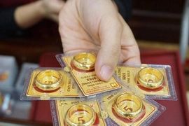 Giá vàng lao dốc, vàng nhẫn tiếp tục mức giảm mạnh nhất từ trước đến nay