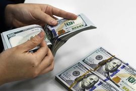 Tỷ giá USD ngày 24/12: Giá đô la tự do tăng mạnh, tiến gần đỉnh lịch sử