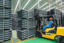 Cổ phiếu ngành nhựa “thăng hoa” trong ngày VN-Index rơi xuống mốc 1.240 điểm