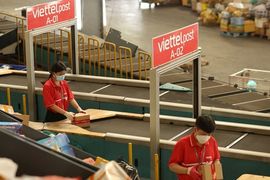 Cổ phiếu Viettel Post giảm sàn sau khi tăng hơn 60% trong 1 tháng, 80% lệnh bán đến từ "Sói già" và "Cá mập"
