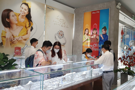 Các doanh nghiệp vàng đồng loạt tung chương trình bán hàng ngày Thần tài 2024