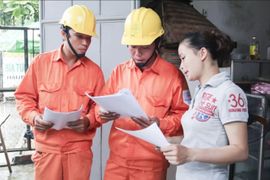Chuyên gia quan ngại về việc người dân phải bù chéo giá điện