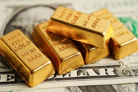 Giá vàng lập kỷ lục cao chưa từng có, tiến sát 2.200 USD/oz