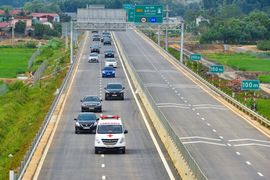 Bộ GTVT ưu tiên hơn 55.000 tỉ đồng mở rộng ngay 5 tuyến cao tốc này
