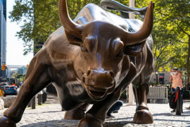 Dow Jones hạ gần 400 điểm trong phiên bán mạnh trên thị trường chứng khoán Mỹ