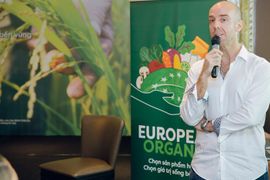 Ngày càng có nhiều nông dân Việt Nam quan tâm và muốn chuyển sang canh tác nông nghiệp hữu cơ