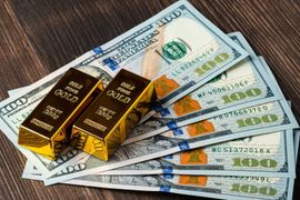 USD giảm tháng đầu tiên trong năm, vàng tăng 4 tháng liên tiếp