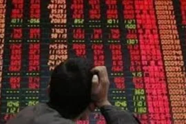 Chứng khoán rực lửa phiên cuối tuần, VN-Index "bốc hơi" gần 14 điểm