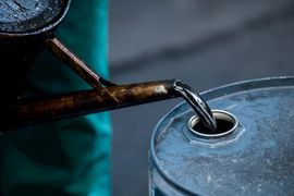 Giá dầu xuống mức thấp nhất 4 tháng, thị trường hàng hoá lao dốc