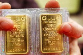 Vàng SJC và vàng nhẫn đồng loạt giảm giá