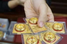 Giá vàng nhẫn tăng mạnh, thu hẹp khoảng cách với giá vàng SJC chỉ còn 980.000 đồng/lượng