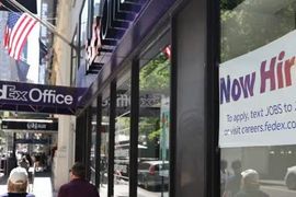 Số liệu việc làm Mỹ tăng nhẹ trong tháng 6, tỷ lệ thất nghiệp ngang mức đỉnh trong gần 3 năm: Fed thêm tự tin hạ lãi suất sớm?
