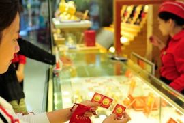 Vàng miếng SJC đứng giá, vàng nhẫn điều chỉnh giảm giá nhẹ