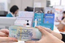Thêm ngân hàng ngược chiều, giảm lãi suất tiết kiệm từ hôm nay 14/8