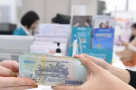 Thêm ngân hàng ngược chiều, giảm lãi suất tiết kiệm từ hôm nay 14/8