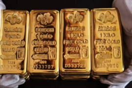 Ngoài nỗ lực phi đô la hoá của nhiều quốc gia, một nỗi lo ngại 'sâu sắc' đang đẩy giá vàng tăng cao kỷ lục