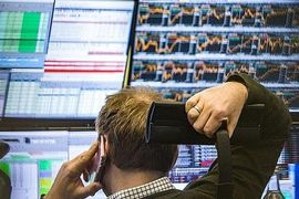 Phiên 26/8: Khối ngoại tiếp đà bán ròng hơn 400 tỷ đồng, "xả" loạt cổ phiếu bluechips