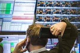 Phiên 26/8: Khối ngoại tiếp đà bán ròng hơn 400 tỷ đồng, "xả" loạt cổ phiếu bluechips