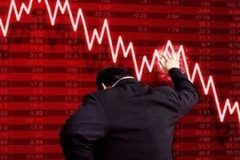 Gần 750 mã cổ phiếu lao dốc, VN-Index “bốc hơi” gần 50 điểm