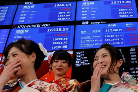 Cú lội ngược dòng ngoạn mục của chứng khoán Nhật Bản: Nikkei 225 ghi nhận ngày tốt nhất 16 năm, mức tăng điểm kỷ lục trong ngày