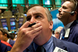 NÓNG: Dow Jones giảm hơn 1.000 điểm khi nỗi lo suy thoái kinh tế Mỹ bao trùm thị trường toàn cầu