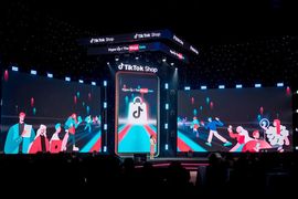 Ai rồi cũng làm sale: Cộng đồng bán hàng trên TikTok Shop tăng gấp đôi so với năm ngoái, các chiến dịch Flash Sale tăng trưởng gấp 4 lần