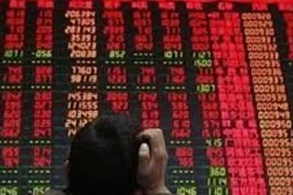 Nhà đầu tư đồng loạt bán tháo trong phiên cuối tuần, VN-Index rơi xuống mốc 1.230 điểm