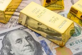 Vàng dừng đà tăng giá trước áp lực từ đồng USD