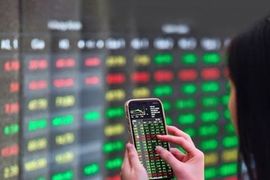 Cổ phiếu VND, VTP tăng trần với thanh khoản đột biến, VN-Index vượt mốc 1.240 điểm