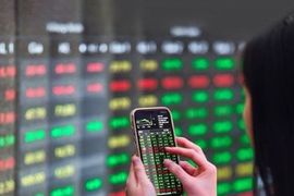 Bộ đôi cổ phiếu VCB, BID dẫn dắt thị trường “thăng hoa” phiên đầu năm, VN-Index tiến sát mốc 1.270 điểm