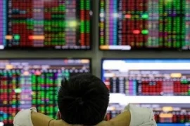 Thị trường “xanh vỏ, đỏ lòng”, VN-Index “hụt” mốc 1.250 điểm