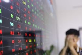 Cổ phiếu YEG, KSV bất ngờ tăng trần trong ngày VN-Index “bốc hơi” hơn 15 điểm