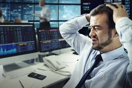 Phiên 11/2: Khối ngoại tiếp tục bán ròng hơn 600 tỷ đồng, cổ phiếu nào bị "xả" mạnh nhất?