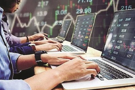 Phiên 12/2: Khối ngoại mạnh tay bán ròng hơn 400 tỷ đồng, cổ phiếu nào bị "xả" mạnh nhất?