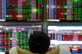 VN-Index "chìm" trong sắc đỏ, riêng cổ phiếu SHB được “gom” đột biến, tăng kịch trần