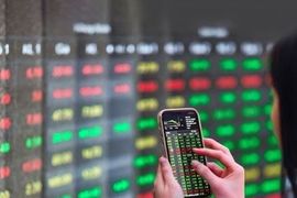 Cổ phiếu ngân hàng giao dịch “bùng nổ”, VN-Index tích lũy thêm hơn 10 điểm