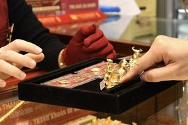 Giá vàng tiếp tục tăng mạnh